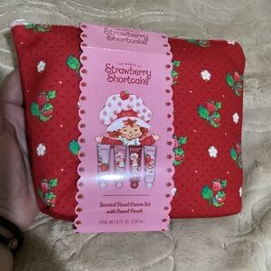 New Strawberry Shortcake Scented Hand Cream And Pouch Set